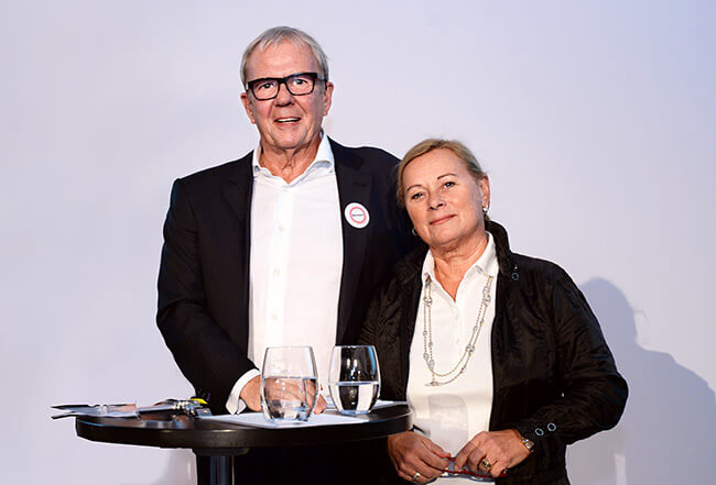 Bernhard Käselau, Managing Director of TEST GmbH, and Elisabeth Unger, Managing Director of TEST Berlin GmbH, celebrate 35 years of success.